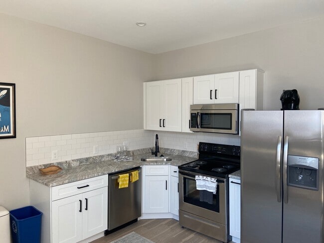 Kitchen - 2602 Huntingdon Ave