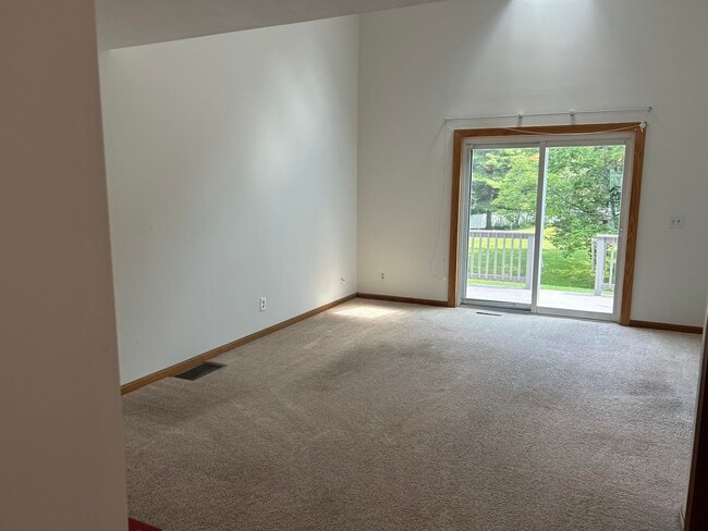 Building Photo - 107 Glengarry Dr