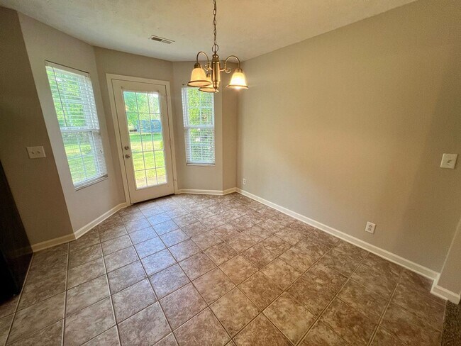 Foto del edificio - 3 Bedroom, 2.5 bath w. Garage plus Bonus, ...