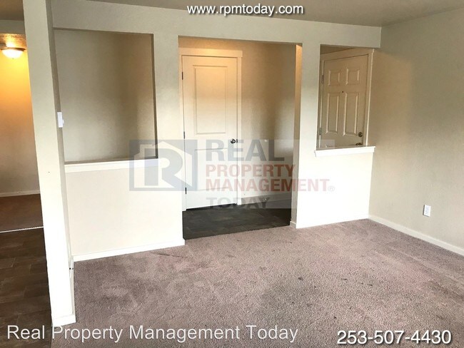 Building Photo - 2064 E 56th St