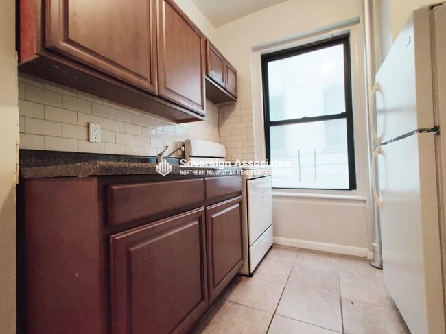 Building Photo - 539 W 156th St