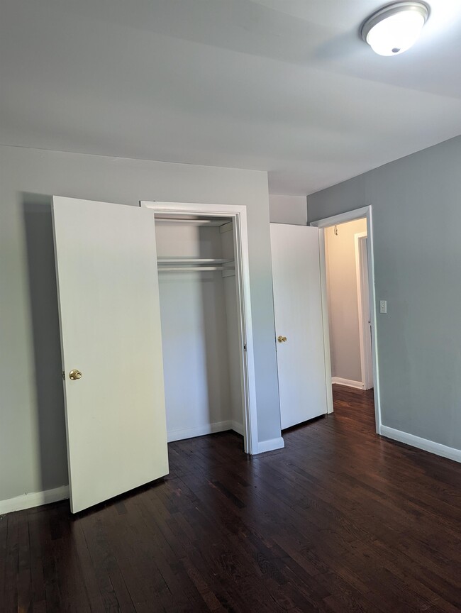 Building Photo - 2400 Hammond Dr
