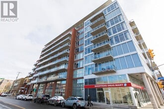 Building Photo - 354 Gladstone Ave
