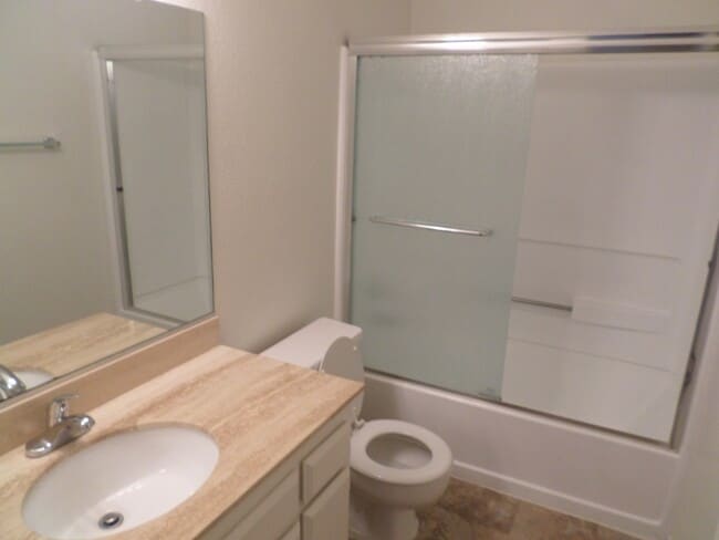 Building Photo - Spacious 1 bedroom 1 bath apartment in Ana...