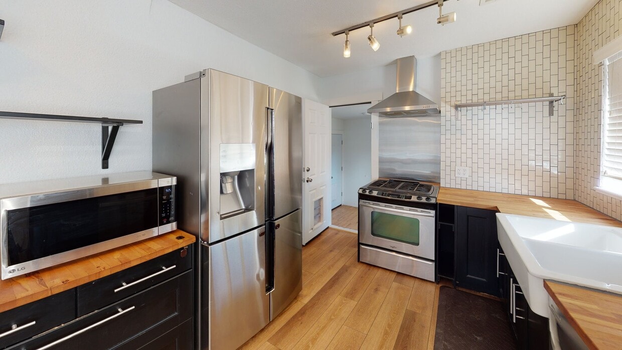 Photo - Bright & beautiful South Park Hill duplex property with large fenced shared yard House