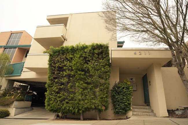 Building Photo - 6211 Antioch St