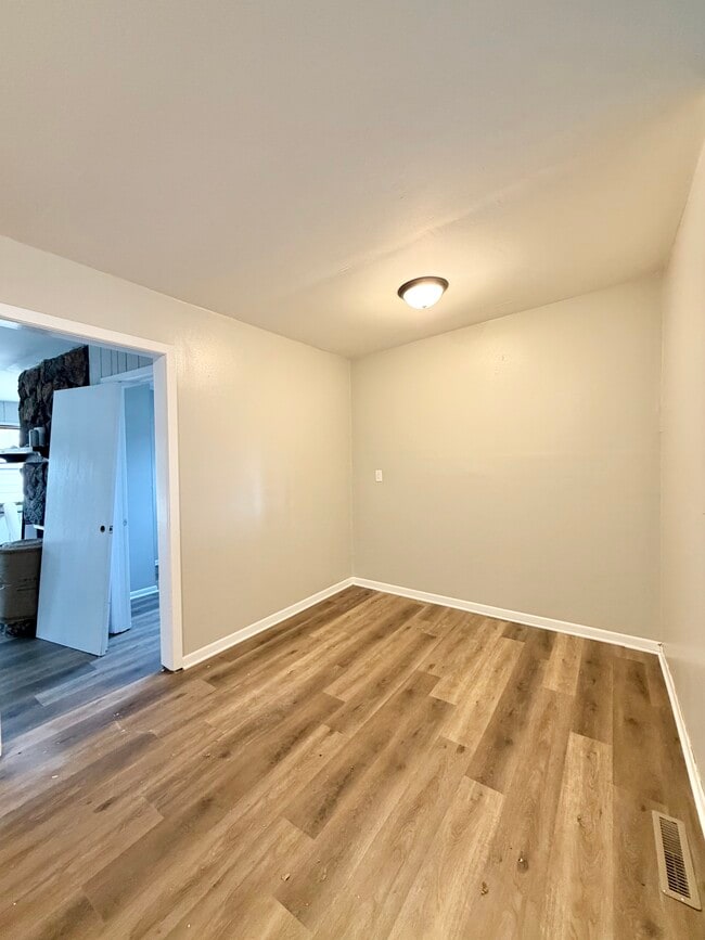 Dining next to kitchen - 1122 Kingsley Dr