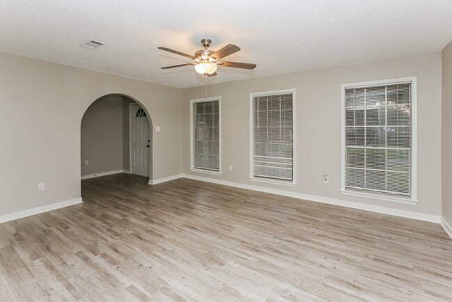 Building Photo - 150 Van Doren Dr