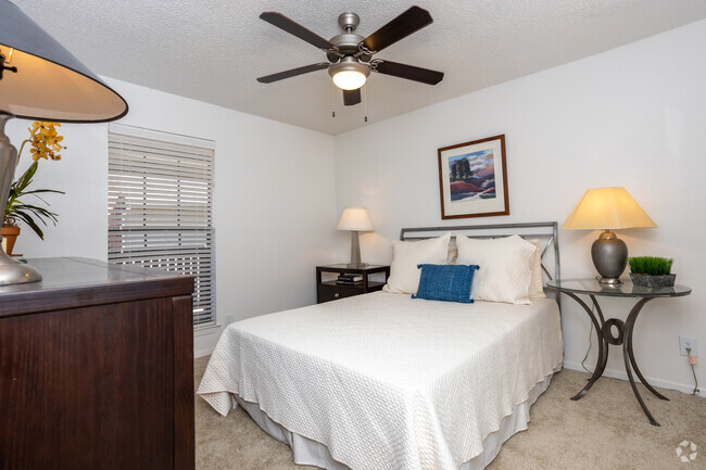 2BR,2BA-B2 - Centreport Landing Apartments