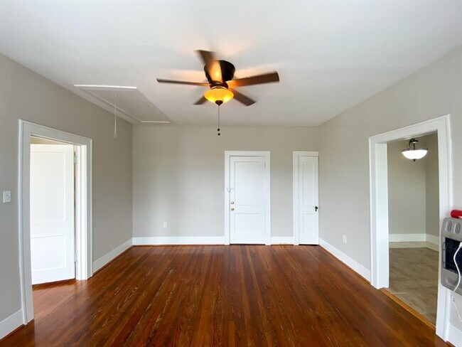 Foto del edificio - 3902 Woodleigh St