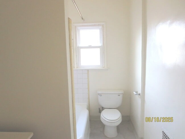 Building Photo - 5648 W 6th St