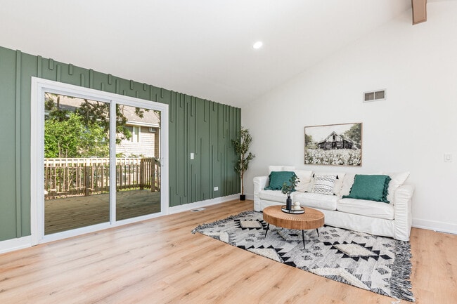 Building Photo - 17678 W Saddle Ct