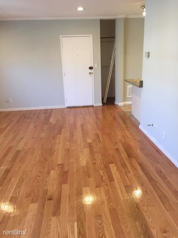 Foto del edificio - 136 Lake Shore Rd