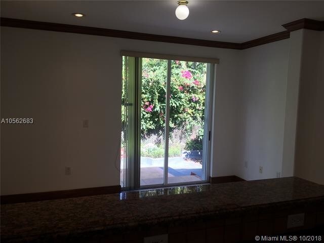 Foto del edificio - 1055 NE 85th St