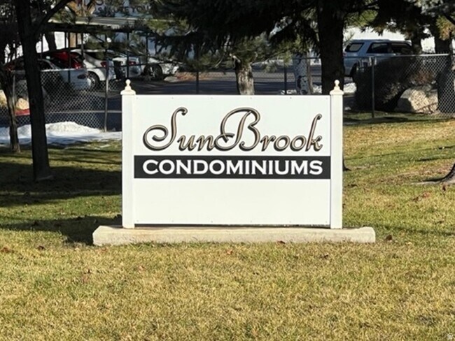 Foto del edificio - 2421 N Washington Rd Blvd