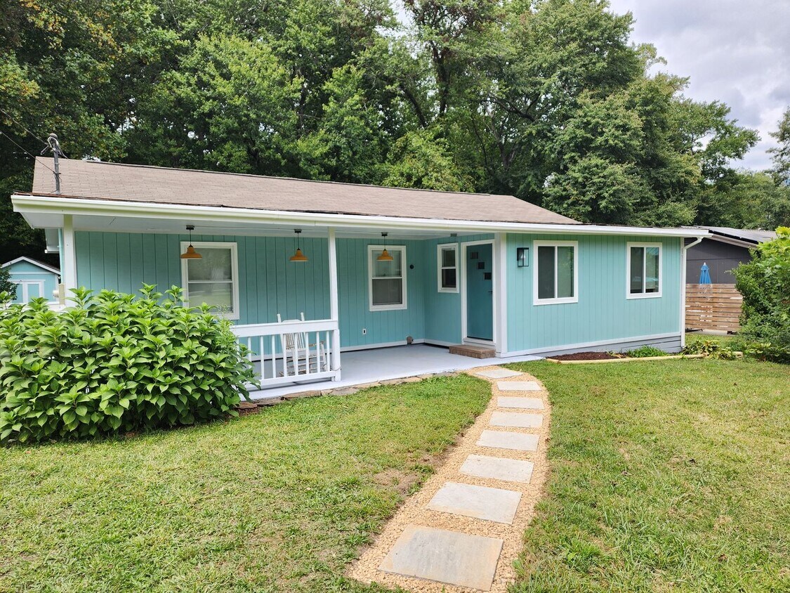 Primary Photo - Black Mountain Rental!