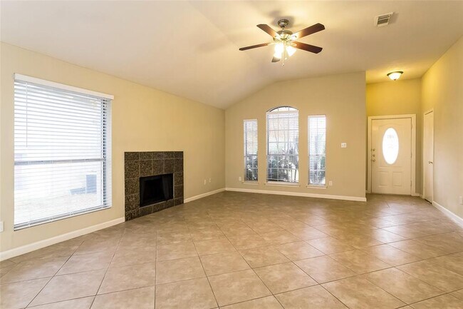 Building Photo - 10911 Waterview Cir