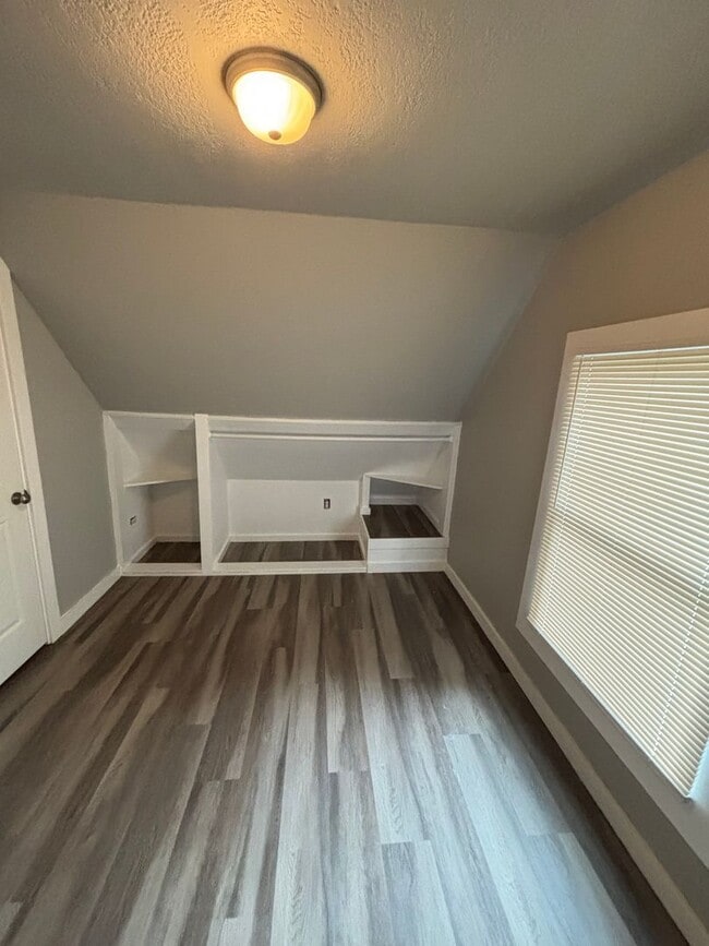 Foto del edificio - Rare Find! Private Yard + Firepit | Upstairs 1BR with Separate Entrance