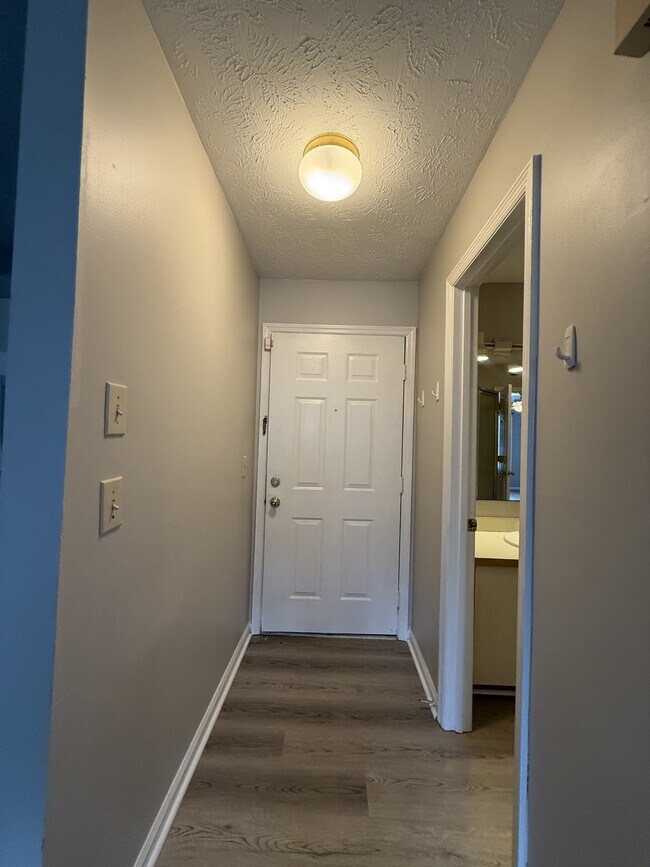 Foto del edificio - 979 Stewarts Creek Dr