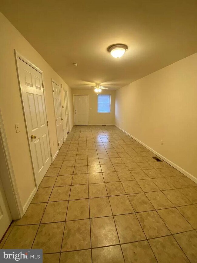 Building Photo - 5535 Elmwood Ave