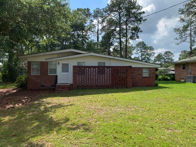 Listing is for testing purposes only. Do not apply. - 2404 Diana Ave