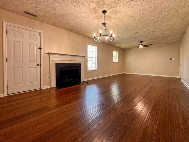 Foto del edificio - Charming 3 Bed 2 Bath Home in Cameron