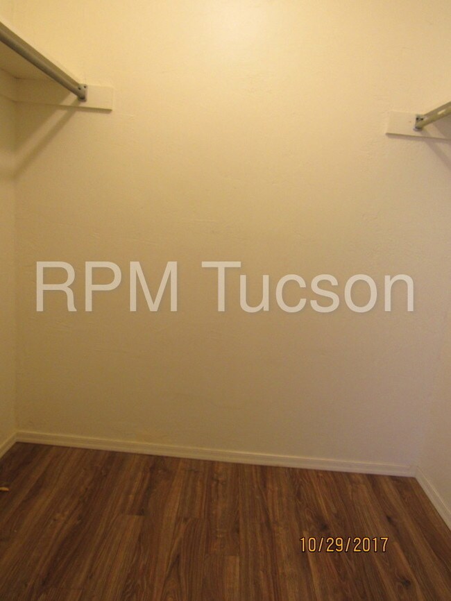 Foto del edificio - 1620 N Wilmot Rd