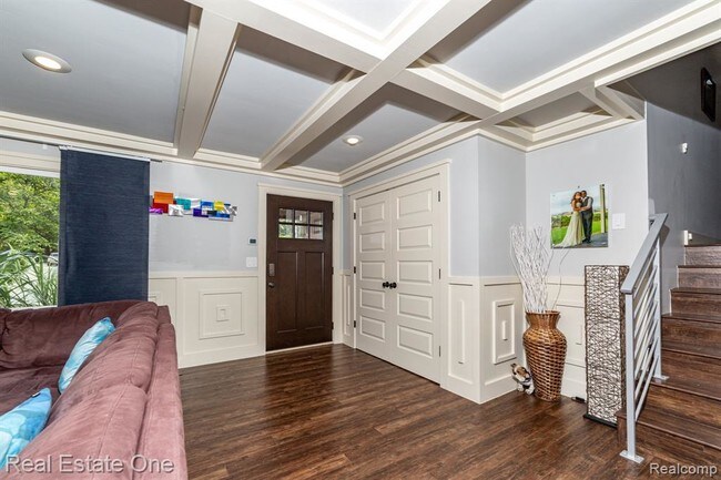 Building Photo - 6976 Woodbank Dr