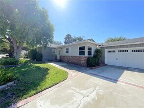 Building Photo - 1338 E Cypress Ave