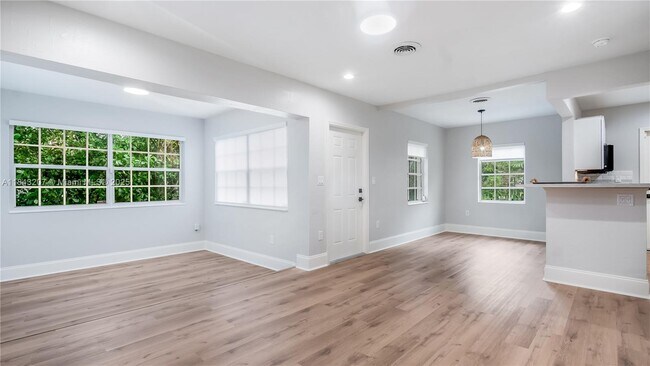 Building Photo - 49 Alcantarra Ave