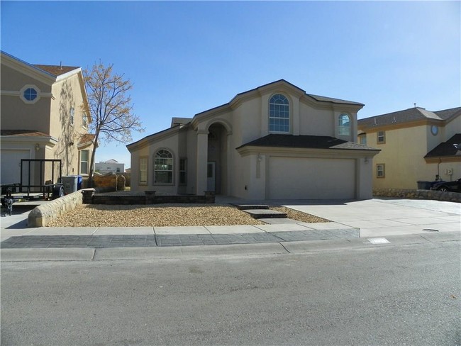 Building Photo - 12312 Tierra Limpia Dr