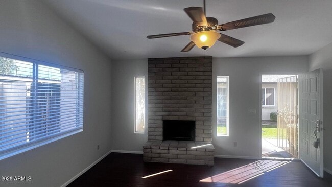 Building Photo - 3337 S Parkside Dr
