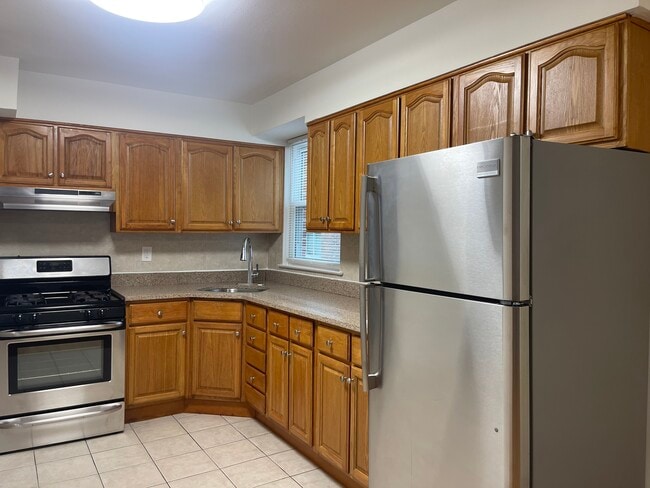 14911 Roosevelt Ave