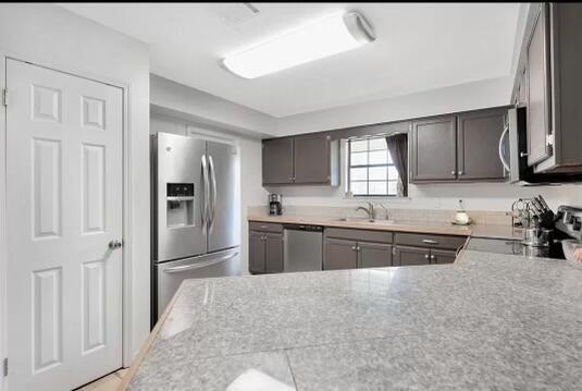Building Photo - 2554 Oleander Dr