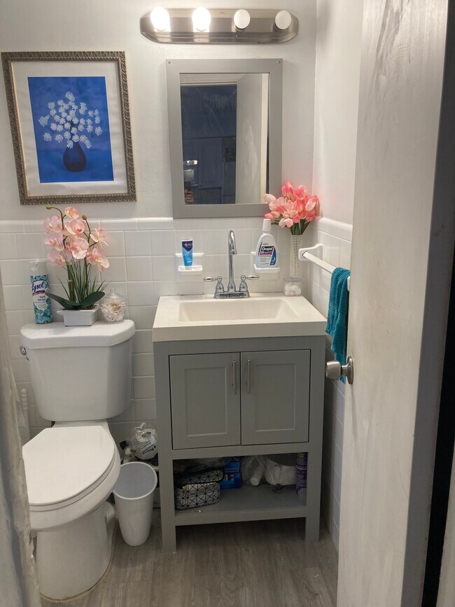 921 NE 16th Ter Unit 4, Fort Lauderdale, FL 33304 Condo for Rent in
