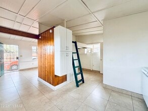 Building Photo - 840 E Elm St
