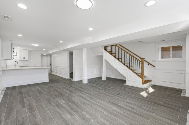 Building Photo - 3934 N Sawyer Ave
