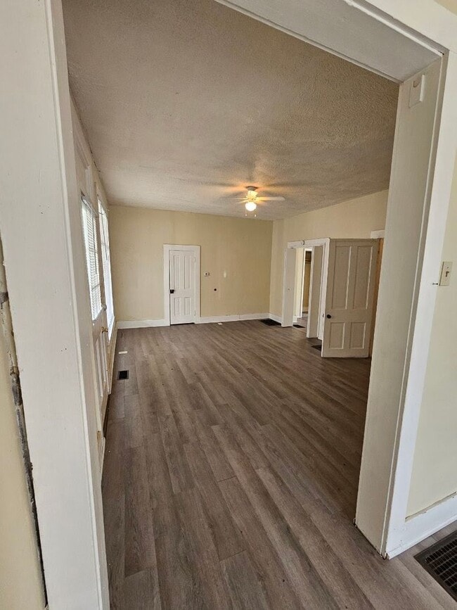 Building Photo - 204/206/208 N Fort Wayne St