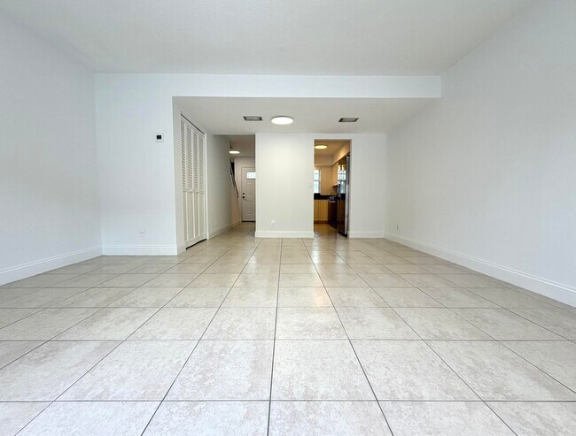 Foto del edificio - 413 N Cypress Dr