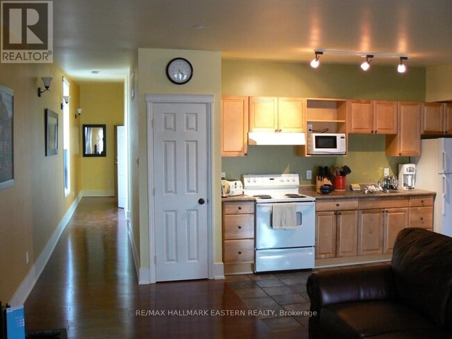 Building Photo - 416 Chambers St