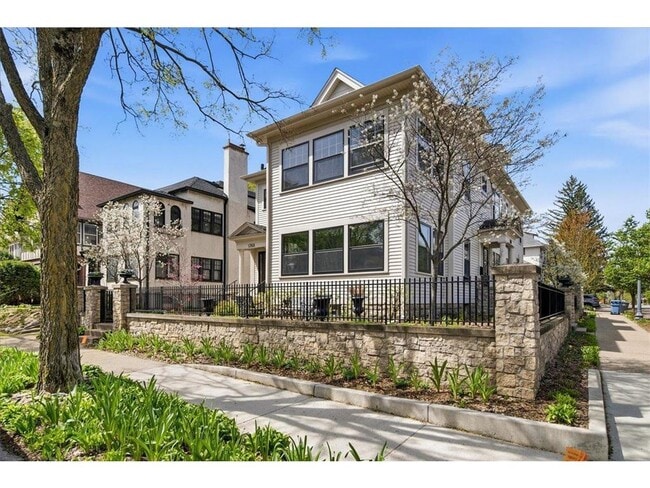 Building Photo - 1768 Fremont Ave S