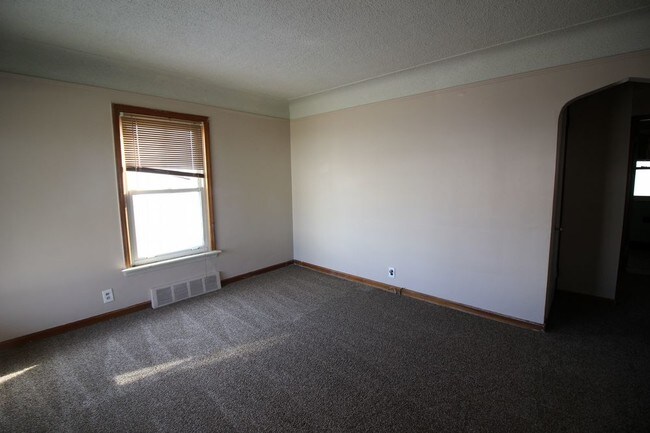 Building Photo - Bungalow Home in Dearborn Heights