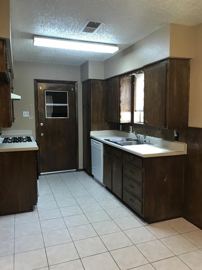 Building Photo - Emerald Hills Way