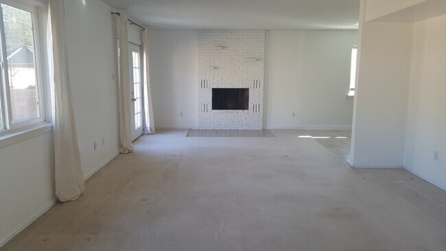 Building Photo - 1822 Pontiac Dr