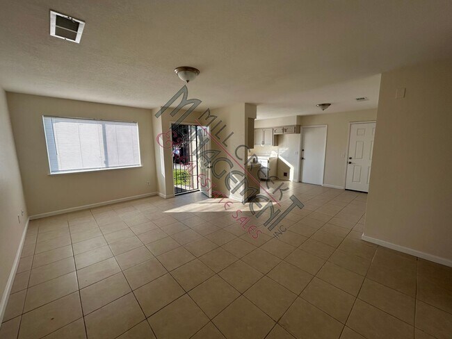 Foto del edificio - 1498 E Cerritos Ave