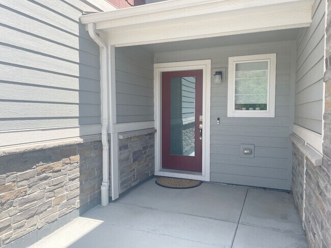 Foto del edificio - Amenities galore in this 2 bed, 3 bathroom...