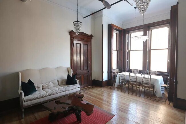 Building Photo - 1733 Spring Garden St