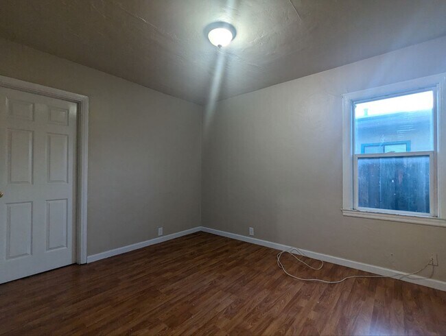 Building Photo - 1464 Whitton Ave