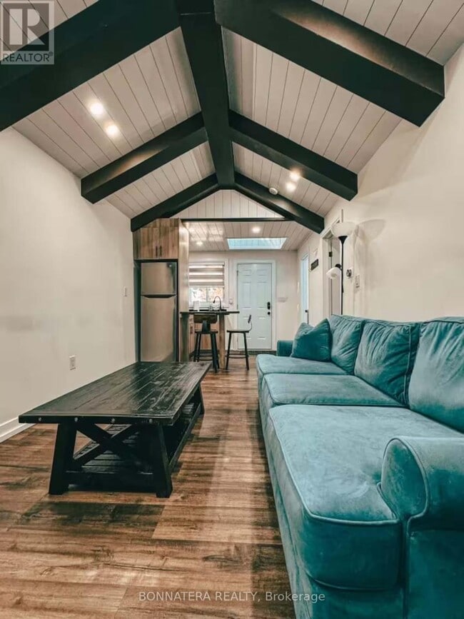 Photo du bâtiment - 687 Innisfil Beach Rd