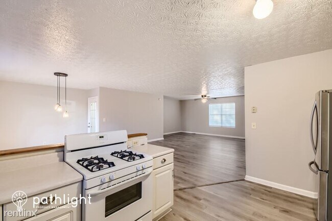 Building Photo - 3 br, 3 bath House - 208 Pine St UNIT